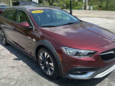 Used 2018 Buick Regal Preferred w/ Sights and Sounds Package AWD/4WD image 2