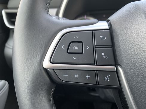 Used 2025 Toyota Highlander XLE AWD/4WD image 19