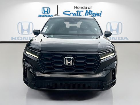 Certified 2025 Honda Pilot Sport image 2