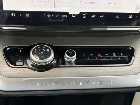 Used 2025 Ford Expedition Platinum AWD/4WD image 39