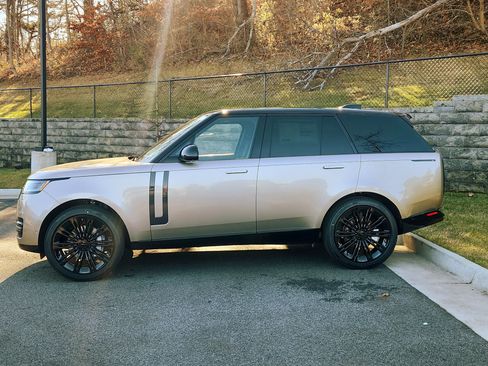New 2026 Land Rover Range Rover SE image 6