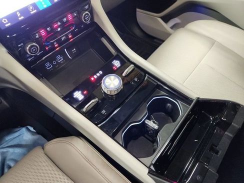 Used 2023 Jeep Grand Cherokee Overland w/ Luxury Tech Group IV image 22