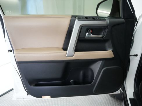 Used 2015 Toyota 4Runner SR5 AWD/4WD image 47