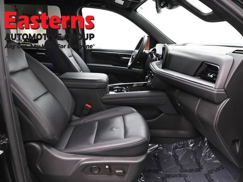 Used 2025 Chevrolet Suburban Z71 AWD/4WD image 26