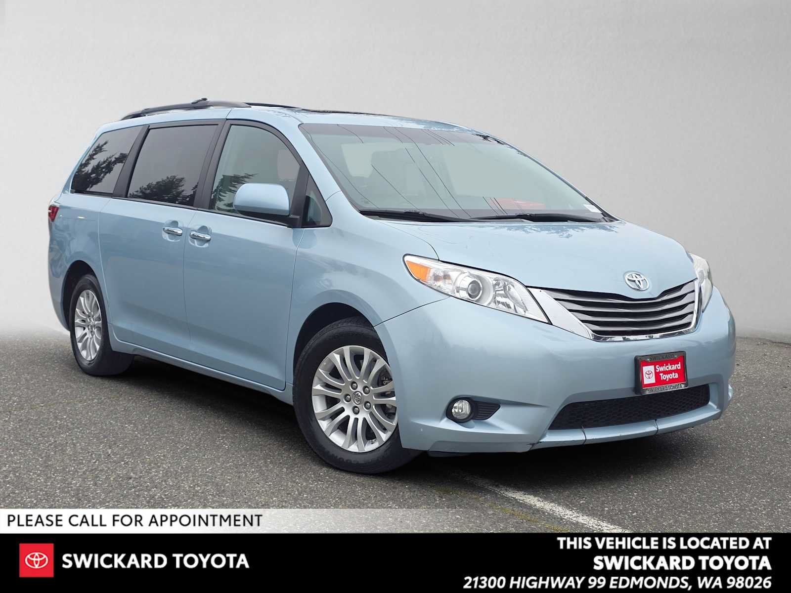 Used 2016 Toyota Sienna XLE w/ XLE Navigation Package FWD image 1