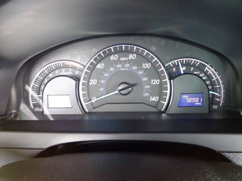 Used 2014 Toyota Camry XLE FWD image 24