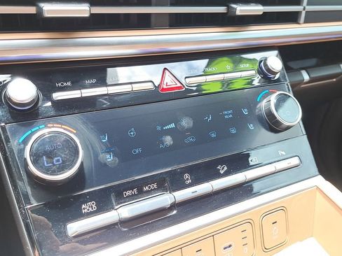 Used 2025 Hyundai Santa Fe Limited image 18