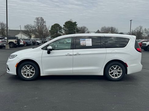 Used 2023 Chrysler Pacifica Touring-L FWD image 29