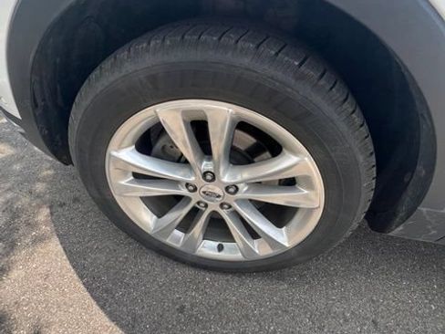 Used 2018 Ford Explorer Limited w/ Equipment Group 301A AWD/4WD image 3