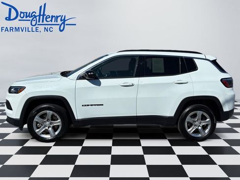 Used 2024 Jeep Compass Latitude AWD/4WD image 2