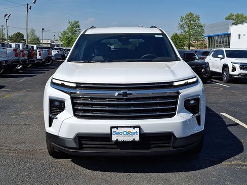 New 2026 Chevrolet Traverse LT w/ Driver Confidence Package AWD/4WD image 2