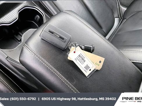 Used 2024 Jeep Grand Cherokee L Limited image 9