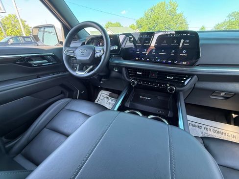 Used 2025 Chevrolet Tahoe Z71 w/ Comfort Package AWD/4WD image 3