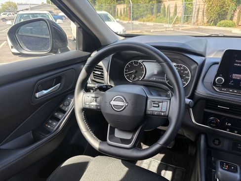 Used 2025 Nissan Rogue SV FWD image 36