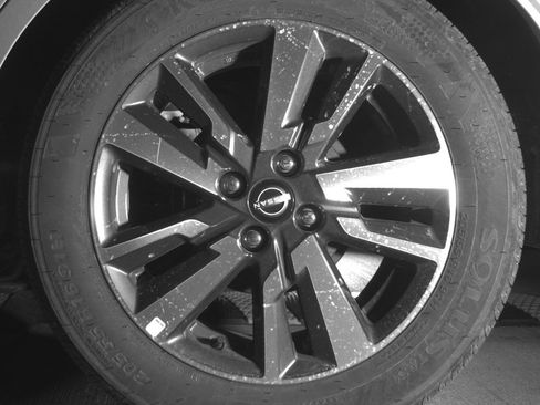 Used 2025 Nissan Versa SV image 14