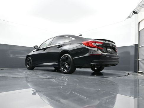 Used 2018 Honda Accord EX image 30