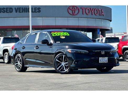 Used 2023 Honda Civic Touring image 2