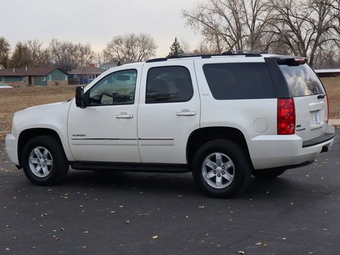 Used 2011 GMC Yukon SLT w/ SLT-2 Equipment Package image 8