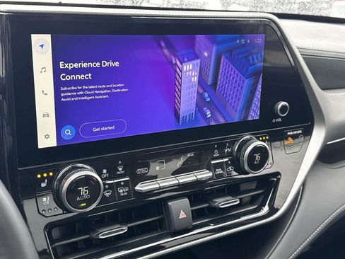 Used 2024 Toyota Highlander Platinum image 23