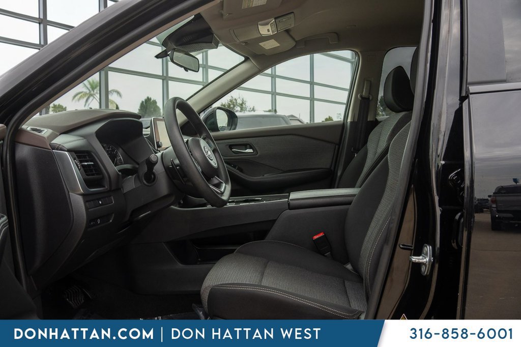 Used 2023 Nissan Rogue SV FWD image 3