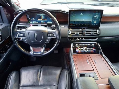 Used 2023 Lincoln Navigator Reserve image 12