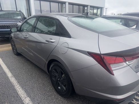 Used 2021 Hyundai Elantra SEL image 4