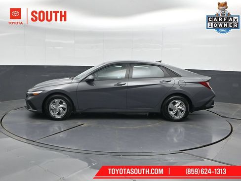Used 2025 Hyundai Elantra SE FWD image 7
