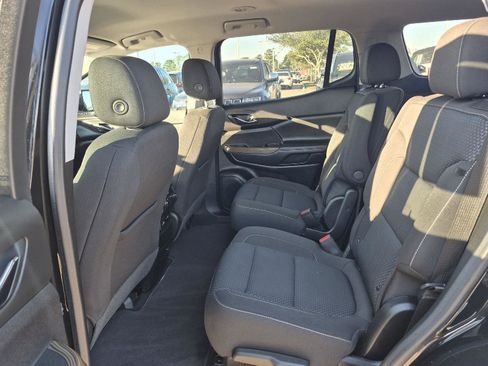 Used 2023 GMC Acadia SLE w/ Driver Convenience Package image 18