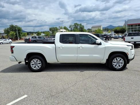 Used 2023 Nissan Frontier SV AWD/4WD image 3