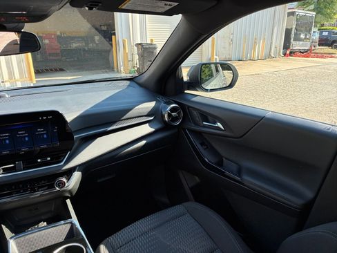 Used 2025 Chevrolet Equinox LT FWD image 36