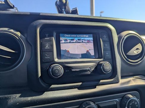 Used 2021 Jeep Gladiator Sport image 29