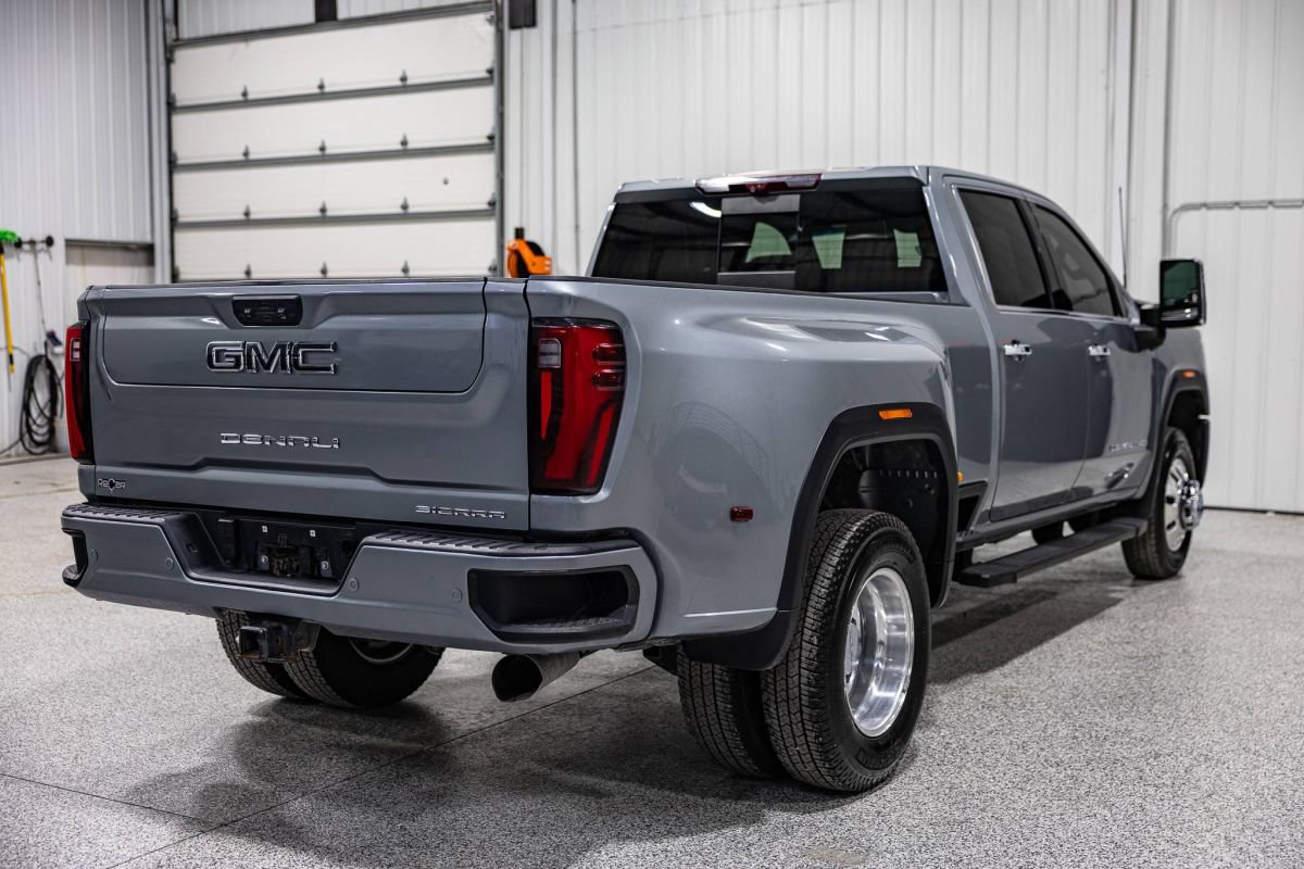 Used 2024 GMC Sierra 3500 Denali Ultimate AWD/4WD image 5