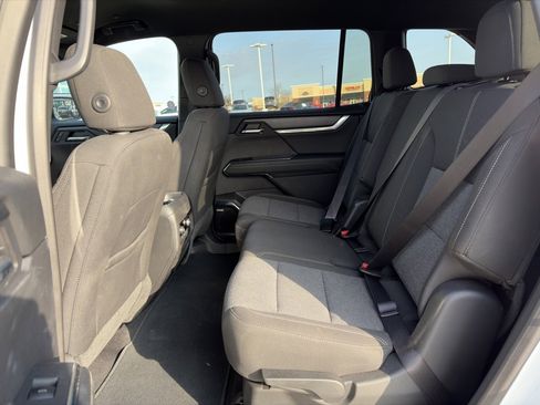 Used 2025 GMC Acadia Elevation image 10