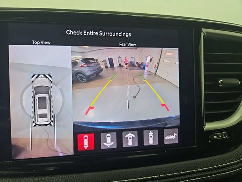 Used 2023 Chrysler Pacifica Touring-L AWD/4WD image 20