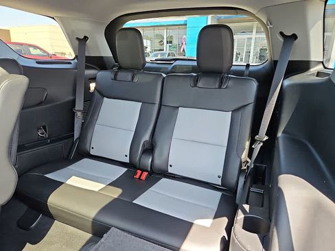 Used 2022 Ford Explorer XLT w/ Equipment Group 202A AWD/4WD image 10