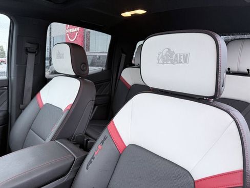 Used 2024 GMC Canyon AT4X w/ AT4X AEV Edition image 19