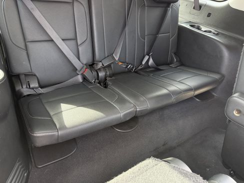 Used 2020 Chevrolet Suburban Premier image 40