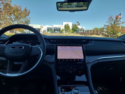 New 2025 Jeep Grand Cherokee Limited image 18