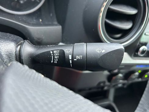 Used 2022 Toyota Tacoma SR5 w/ Technology Package image 21