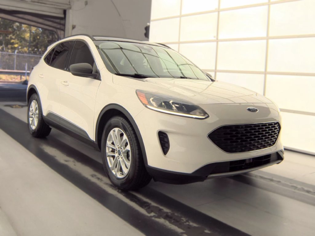 Used 2022 Ford Escape SE w/ Convenience Package FWD image 1