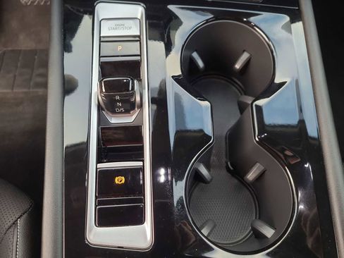 Used 2024 Volkswagen Atlas SE image 25