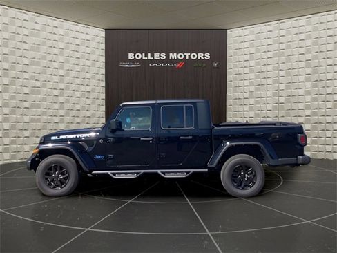 Certified 2022 Jeep Gladiator Sport image 5