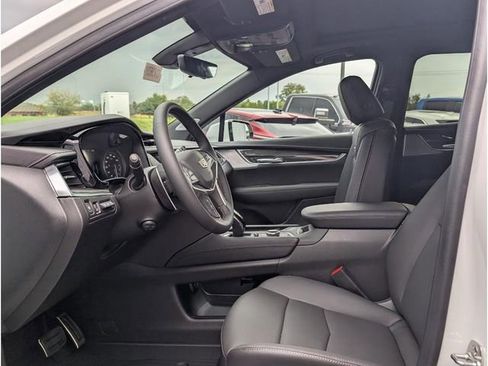 New 2025 Cadillac XT5 Sportv w/ LPO, Blue Accent Package image 14