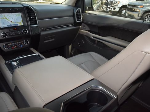 Used 2020 Ford Expedition Limited w/ Equipment Group 301A image 18