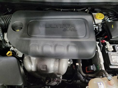 Used 2020 Jeep Cherokee Latitude Plus w/ Cold Weather Group AWD/4WD image 30