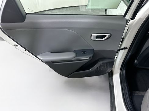 Used 2025 Kia K4 LXS FWD image 26