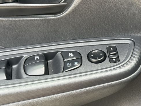 Used 2020 Nissan Versa S FWD image 24