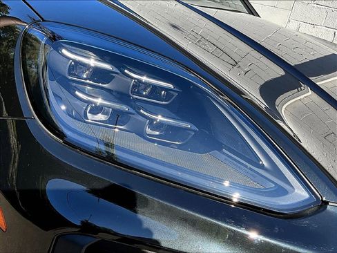 Used 2025 Porsche Cayenne Turbo AWD/4WD image 23