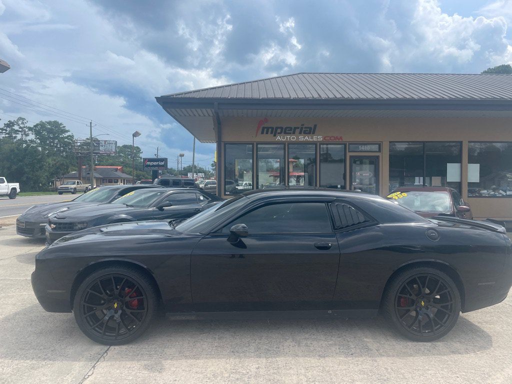 Used 2018 Dodge Challenger SXT RWD image 2