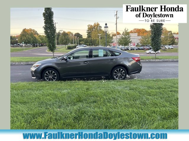 Used 2016 Toyota Avalon XLE FWD image 1